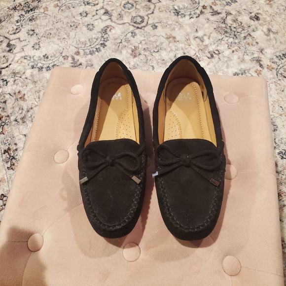 Chelsea Moreland Deanna size 8.5 Black Moccasins. - Picture 1 of 5